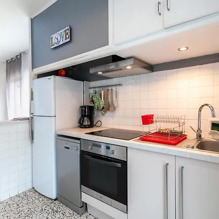 מלון Petite Maison Proche 3 Etoile 3*